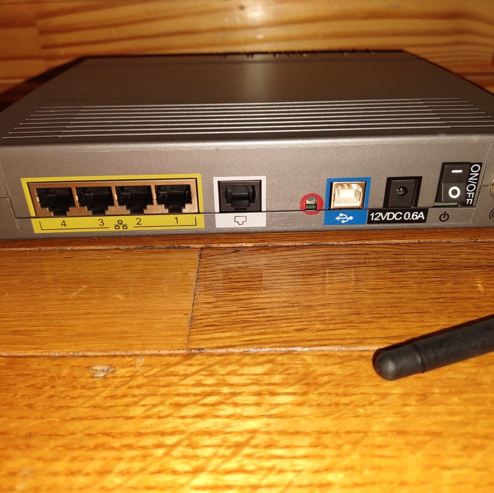 Actiontec GT704WG DSL Modem Router Verizon Wireless - Picture 2 of 2